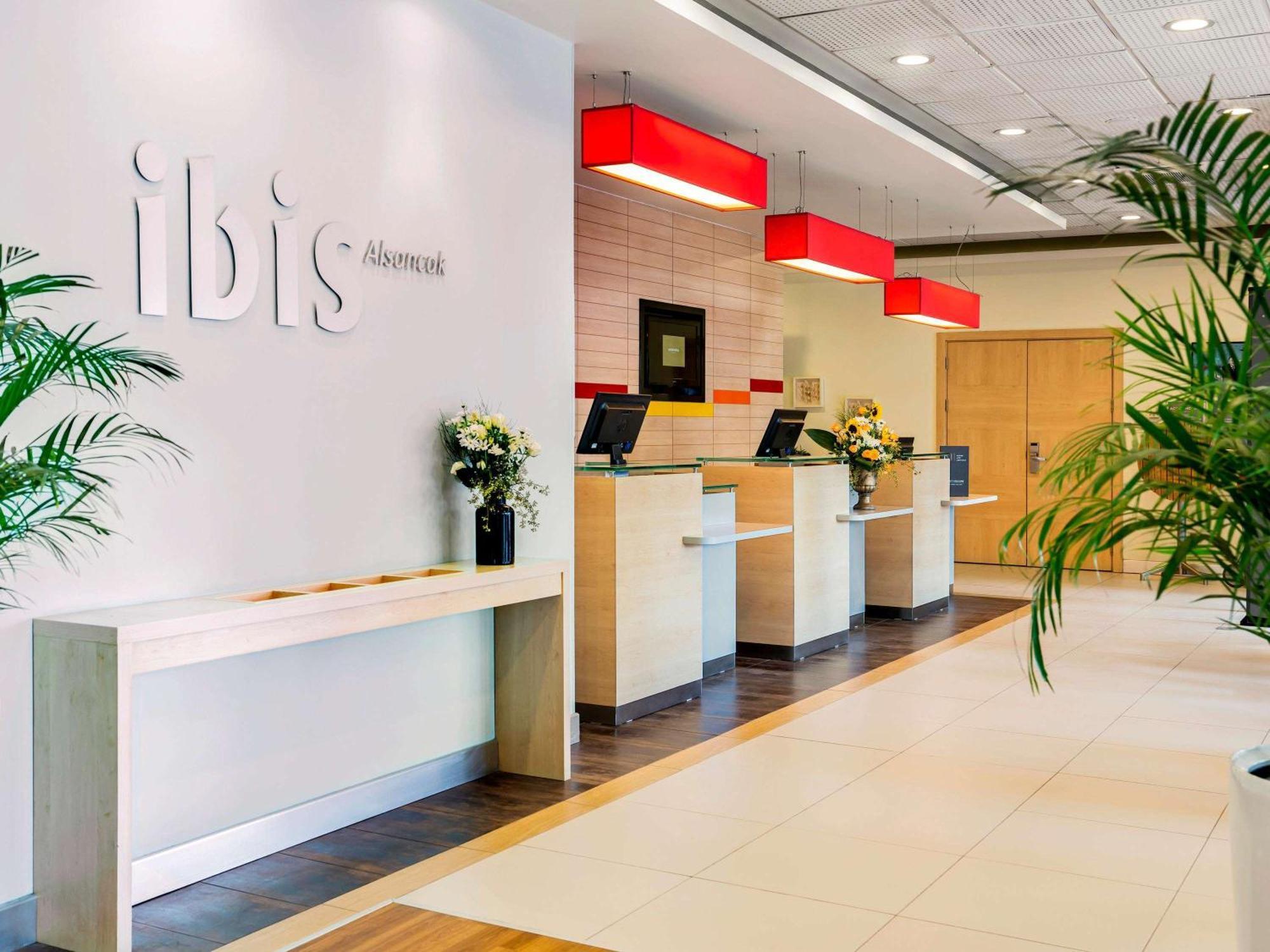 Hotel Ibis Alsancak 3*